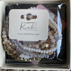 Phoebe Stackable bracelet off white NEW
